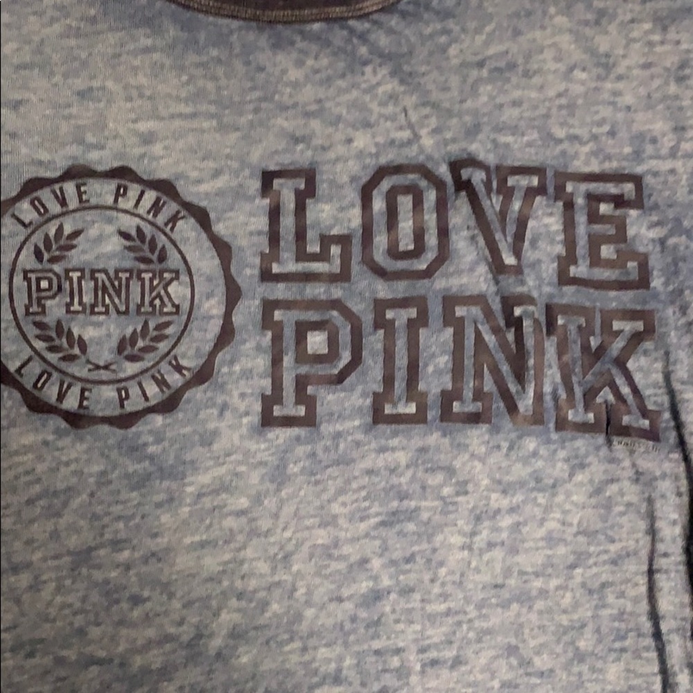 VS Pink T-shirt. - Picture 2 of 4
